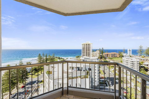 Columbia Beachfront Apartments On Rainbow Bay - Tourism Townsville 41