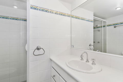 Columbia Beachfront Apartments On Rainbow Bay - Tourism Townsville 31