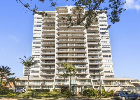 Columbia Beachfront Apartments On Rainbow Bay - Tourism Townsville 4