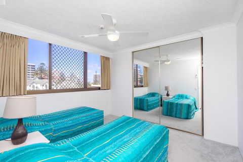 Columbia Beachfront Apartments On Rainbow Bay - Tourism Townsville 11