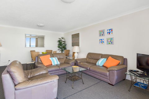 Columbia Beachfront Apartments On Rainbow Bay - Tourism Townsville 30