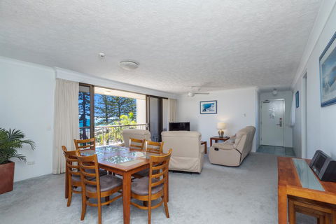 Columbia Beachfront Apartments On Rainbow Bay - Tourism Townsville 13