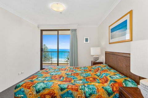 Columbia Beachfront Apartments On Rainbow Bay - Tourism Townsville 33