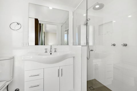 Columbia Beachfront Apartments On Rainbow Bay - Tourism Townsville 19