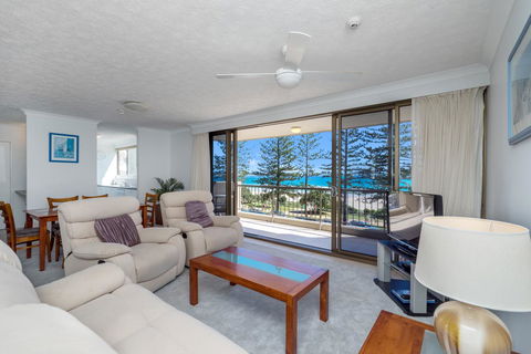 Columbia Beachfront Apartments On Rainbow Bay - Tourism Townsville 12