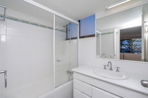 Columbia Beachfront Apartments On Rainbow Bay - Tourism Townsville 9