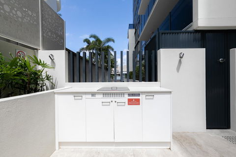 Sunset Retreat Mooloolaba - Tourism Townsville 36
