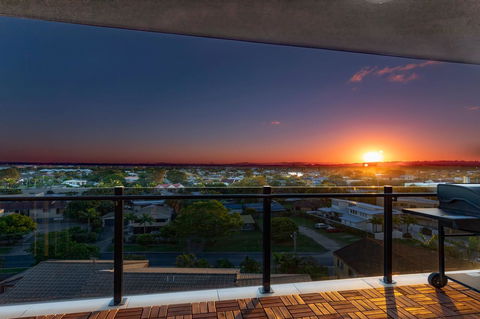 Sunset Retreat Mooloolaba - Tourism Townsville 17