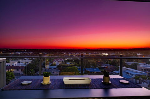 Sunset Retreat Mooloolaba - Tourism Townsville 0