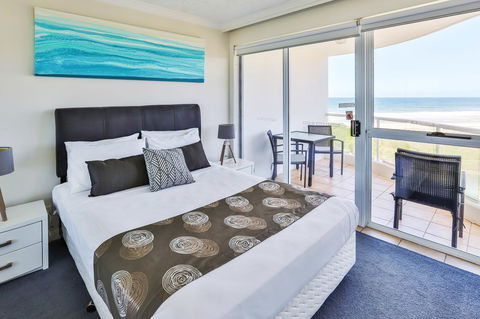 Regency On The Beach - Tourism Townsville 3