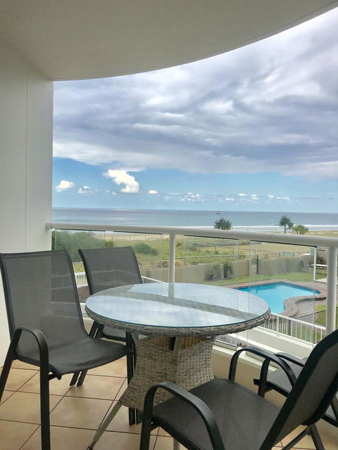 Regency On The Beach - Tourism Townsville 9
