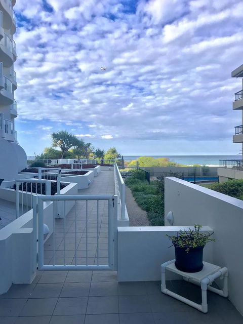 Regency On The Beach - Tourism Townsville 8