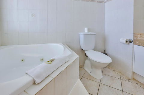Regency On The Beach - Tourism Townsville 5