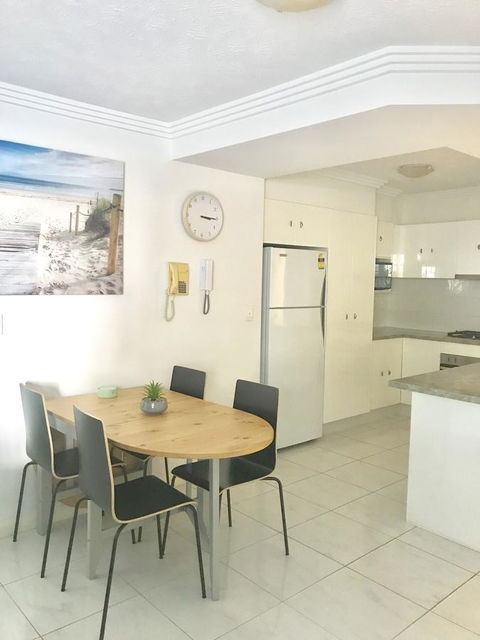 Regency On The Beach - Tourism Townsville 7