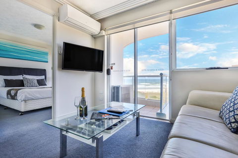 Regency On The Beach - Tourism Townsville 4