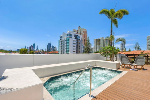 Qube Broadbeach Ocean View Apartments - Tourism Townsville 13