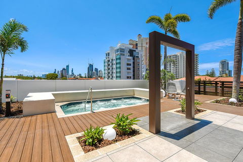 Qube Broadbeach Ocean View Apartments - Tourism Townsville 12