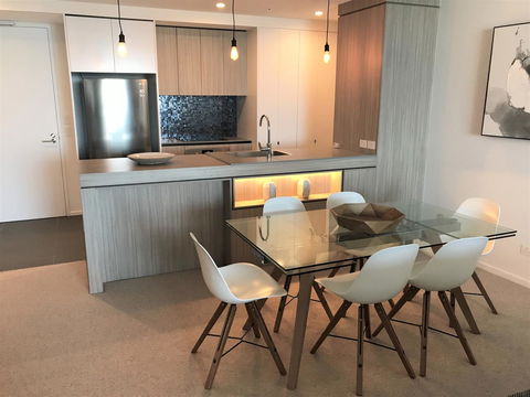 Qube Broadbeach Ocean View Apartments - Tourism Townsville 26