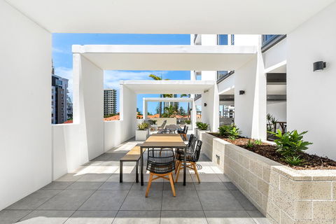 Qube Broadbeach Ocean View Apartments - Tourism Townsville 5