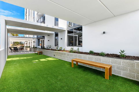 Qube Broadbeach Ocean View Apartments - Tourism Townsville 3