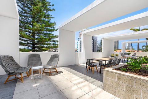 Qube Broadbeach Ocean View Apartments - Tourism Townsville 4