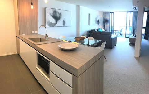 Qube Broadbeach Ocean View Apartments - Tourism Townsville 25