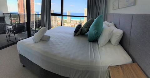 Qube Broadbeach Ocean View Apartments - Tourism Townsville 23