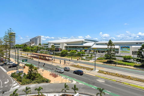 Qube Broadbeach Ocean View Apartments - Tourism Townsville 2