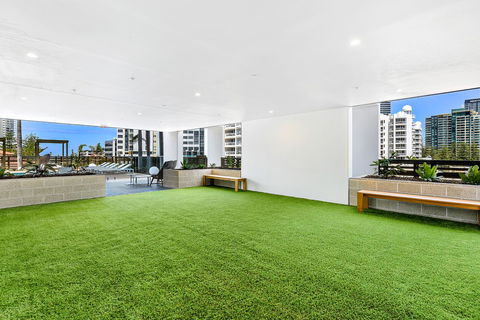 Qube Broadbeach Ocean View Apartments - Tourism Townsville 6