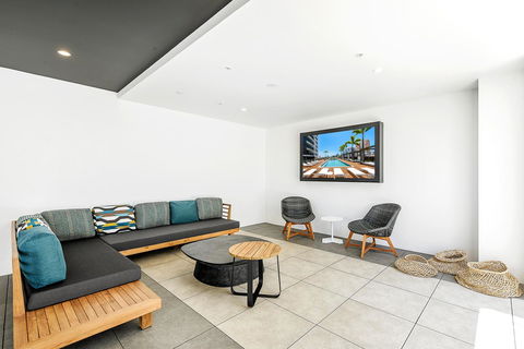 Qube Broadbeach Ocean View Apartments - Tourism Townsville 32