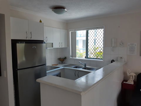 Surfers Beach Resort One - Tourism Townsville 8