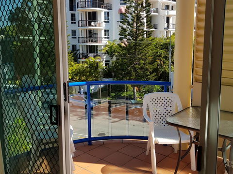 Surfers Beach Resort One - Tourism Townsville 25