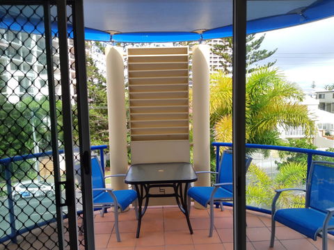 Surfers Beach Resort One - Tourism Townsville 6