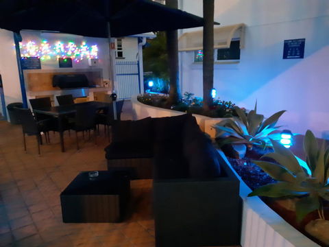 Surfers Beach Resort One - Tourism Townsville 3
