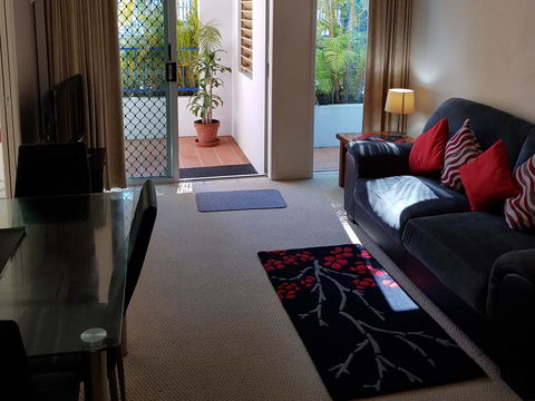 Surfers Beach Resort One - Tourism Townsville 17
