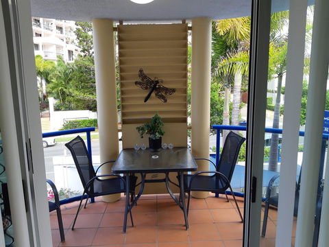Surfers Beach Resort One - Tourism Townsville 5