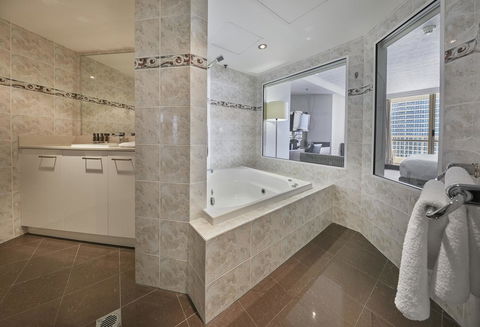 Novotel Surfers Paradise - Tourism Townsville 10