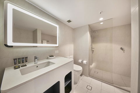 Novotel Surfers Paradise - Tourism Townsville 16