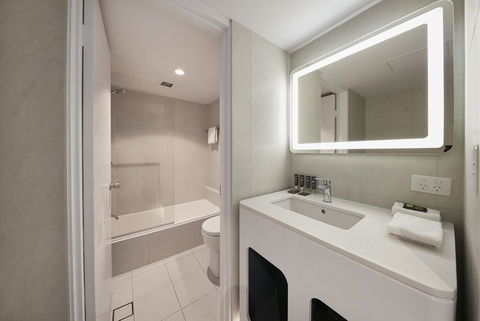 Novotel Surfers Paradise - Tourism Townsville 13