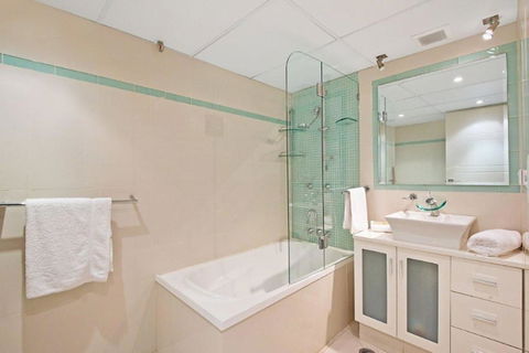 Surfers International Apartments - Tourism Townsville 38