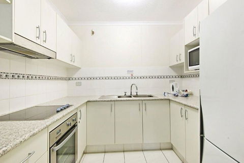Surfers International Apartments - Tourism Townsville 35