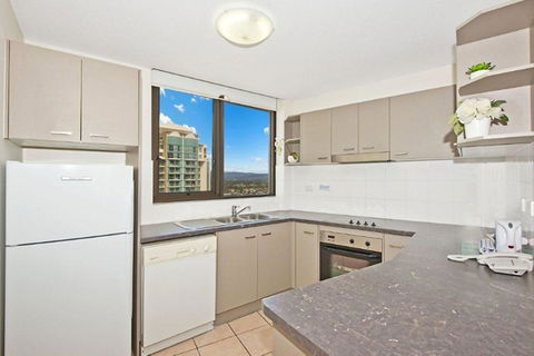 Surfers International Apartments - Tourism Townsville 40