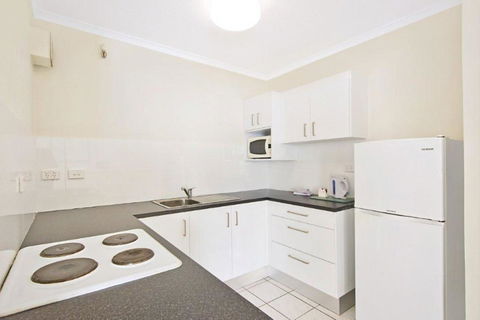 Surfers International Apartments - Tourism Townsville 32