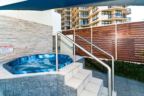 Surfers International Apartments - Tourism Townsville 39