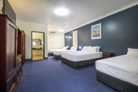 Nightcap At Atherton Hotel - Tourism Townsville 0