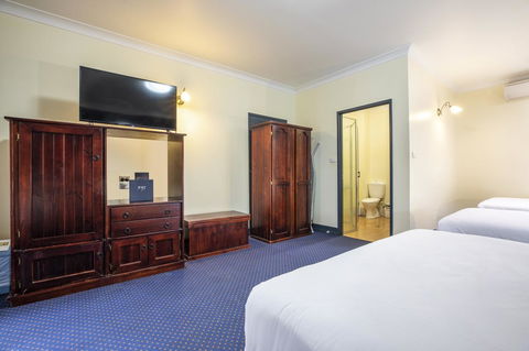 Nightcap At Atherton Hotel - Tourism Townsville 15