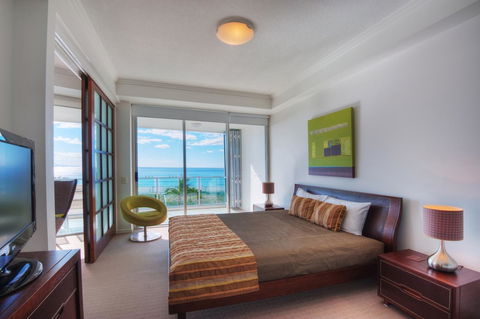 Reflection On The Sea - Tourism Townsville 4