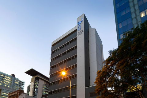 George Williams Hotel - Tourism Townsville 0