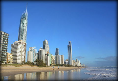 Moroccan Resort - HR Surfers Paradise - Tourism Townsville 1