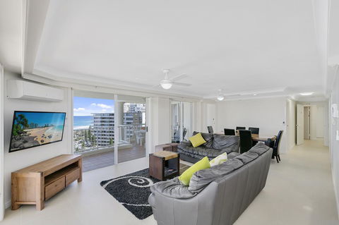 Moroccan Resort - HR Surfers Paradise - Tourism Townsville 10